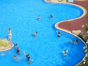 pooltime Playing in the pool with our awesome kids :)